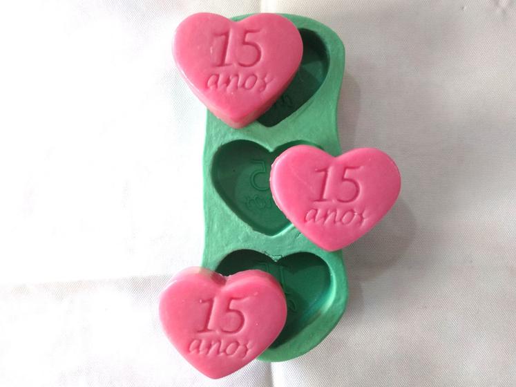 Imagem de Forma Silicone Sabonete Resina 31 - Coração 15 anos 3 cavidades