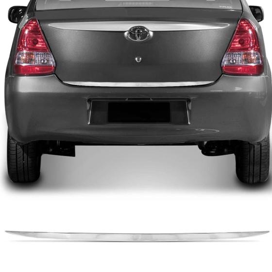 Friso Traseiro Porta Malas Etios Sedan 2013 a 2020 Cromado com Verso Autocolante Fácil Aplicação Menor preço em Friso Traseiro Porta Malas Etios Sedan 2013 a 2020 Cromado com Verso Autocolante Fácil Aplicação