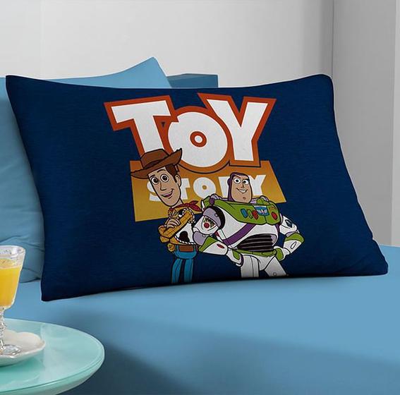 Imagem de Fronha Avulsa Estampa Localizada Toy Story de Malha Fio penteado 30/1 - Woody e Buzz Azul