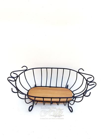 Imagem de Fruteira de mesa modelo oval produzida artesanalmente em ferro e madeira Porta frutas de balcão