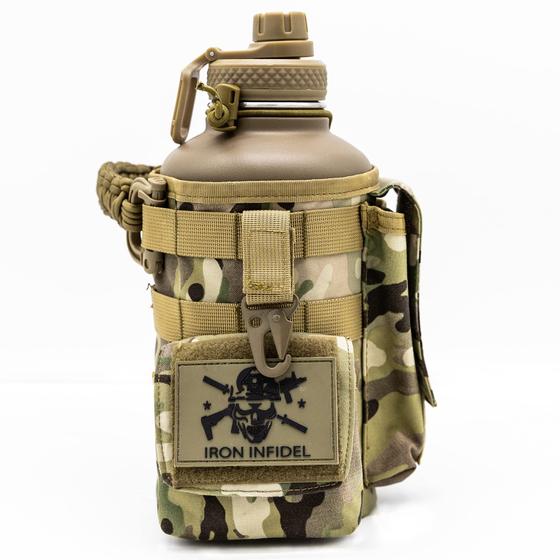 Imagem de Garrafa de água Iron Infidel Battle Bottle 2L isolada