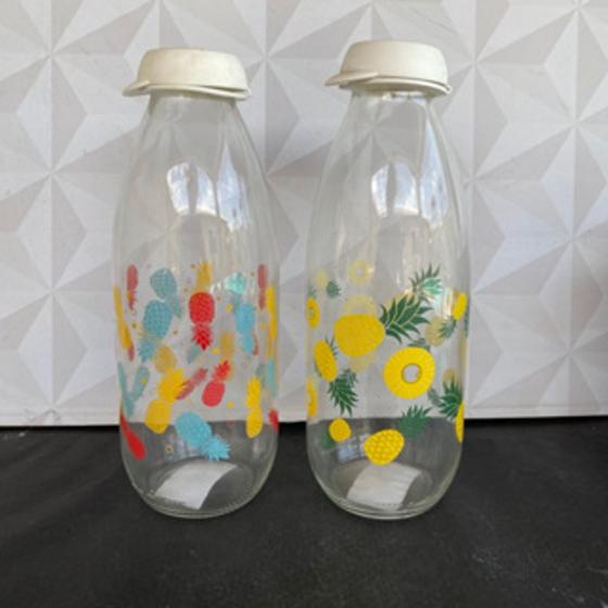 Imagem de Garrafa de vidro decorada para geladeira com abacaxi 1 litro para água sucos e leite de cozinha