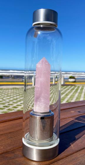 Imagem de Garrafa Quartzo Rosa com Infusor de chás