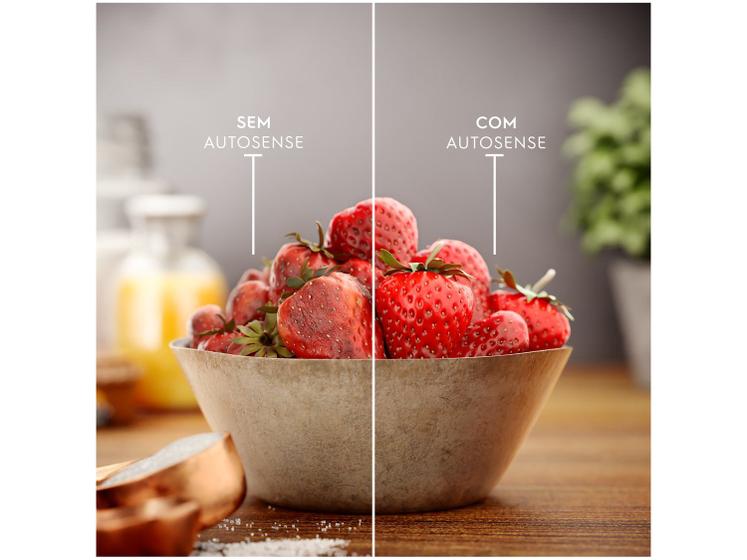 Comparativo de morangos mostrando a eficácia da tecnologia AutoSense na preservação de alimentos