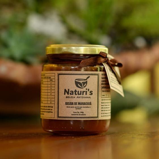 Imagem de Geléia Artesanal Naturi's   Sabor Maracujá com Cachaça  240g