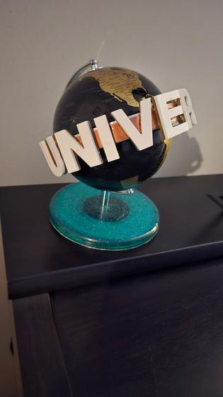 Imagem de Globo Universal Studios Com Base De Acrílico Escultura