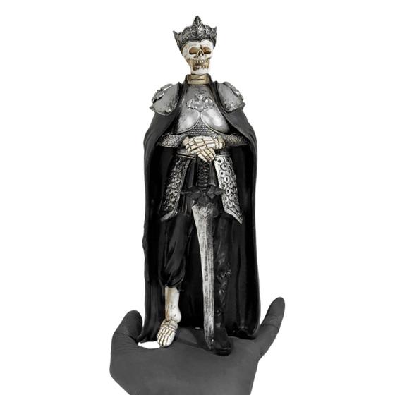 Imagem de Guerreiro Esqueleto Com Espada Enfeite Decoração Resina 25cm