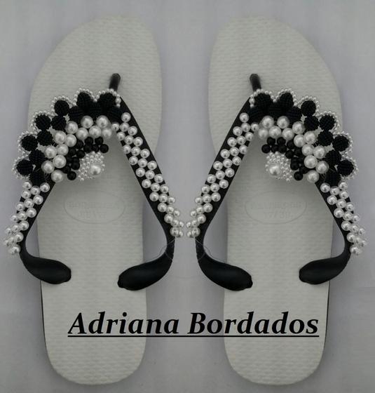 Imagem de Havaianas customizada com bordado Leque