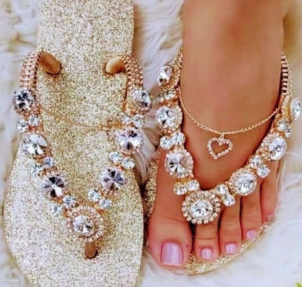 Imagem de  havaianas personalizado com pedraria de luxo