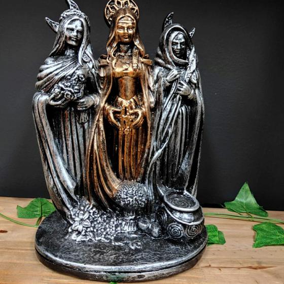 Imagem de Hécate deusa tríplice prata com dourado metalizado 28cm