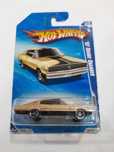 Hot Wheels '67 Dodge Charger 2010 - Carrinho de Brinquedo - Magazine Luiza