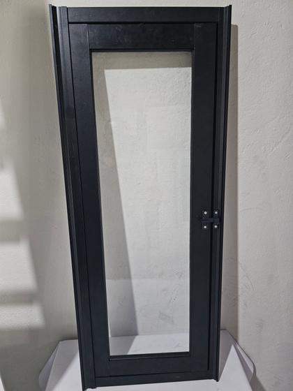 Janela Pivotante ( Capelinha) Em Aluminio Preto Vidro Incolor (A)100 X 40 (L) Menor preço em Janela Pivotante ( Capelinha) Em Aluminio Preto Vidro Incolor (A)100 X 40 (L)