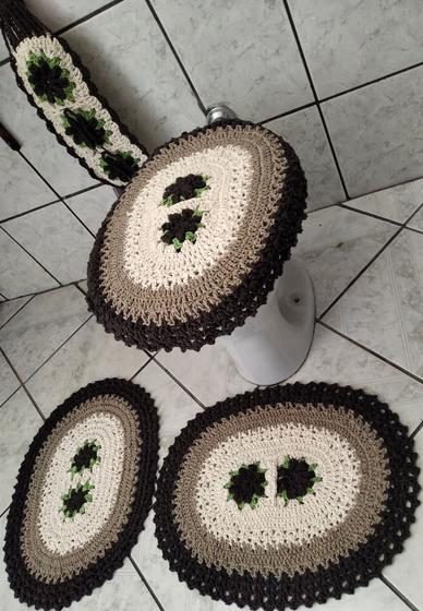 Imagem de Jogo de banheiro de crochê com 4 peças e flores embutidas
