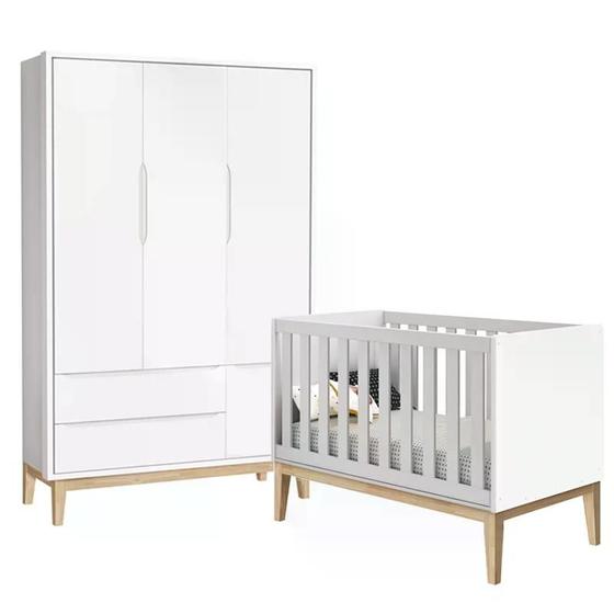 Imagem de Jogo de Quarto Classic Guarda Roupa 3 Portas e Berço Branco Fosco com Pés Madeira Natural - Reller Móveis