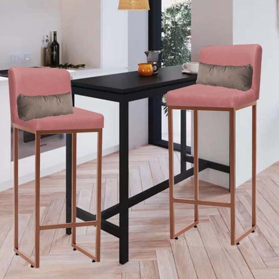 Imagem de Kit 02 Banqueta Alta com Encosto Lucca Industrial Cozinha Balcão Ferro Bronze Suede Rose Gold e Almofada Bege - Ahazzo Móveis