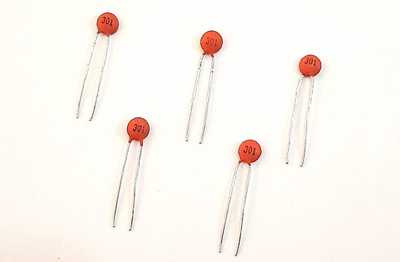 Imagem de Kit 05 Capacitor Cerâmico 300pf 20V