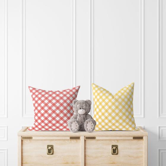 Imagem de Kit 2 Almofadas com Enchimento Infantil Gingham Xadrez Vermelho e Amarelo