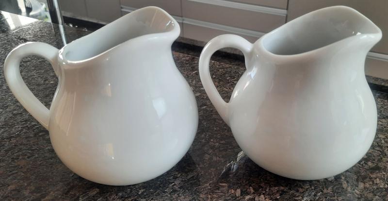 Imagem de Kit 2 jarras de 700 ml em porcelana forte resistente