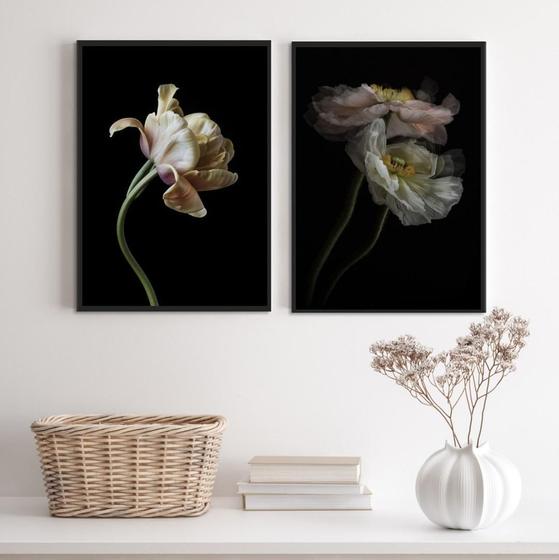 Imagem de Kit 2 Quadros Flores Bege e Preto 33x24cm - Madeira Preta