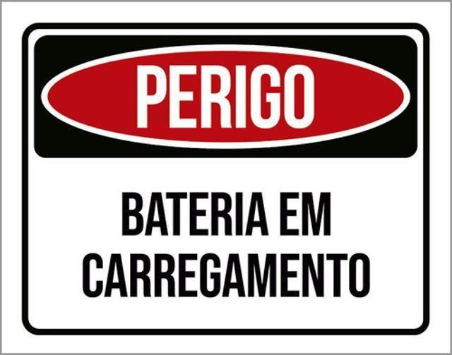 Imagem de Kit 3 Placas Perigo Bateria Em Carregamento 36X46