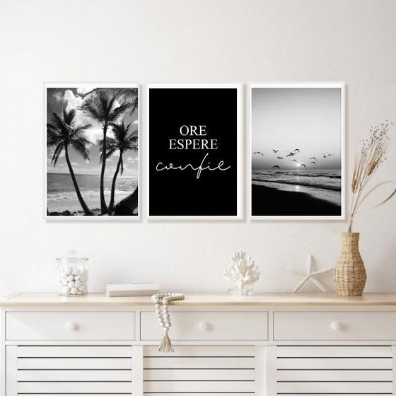 Imagem de Kit 3 Quadros Praia Preto E Branco Ore Espere Confie 33x24cm - com vidro