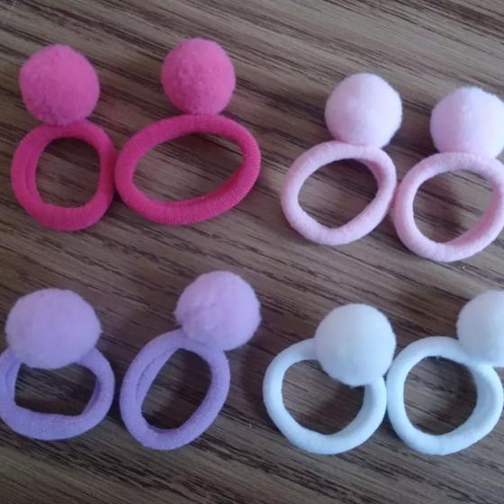 Imagem de Kit 3 unidades de fecho com 4 mini elástico rabico infantil colorido com pompom