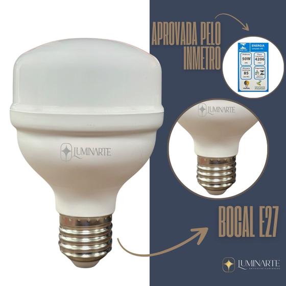 Lâmpada LED Luminarte 50W com selo Inmetro e detalhe da base E27.