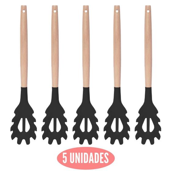 Imagem de Kit 5 Pegador de Massa Silicone Preto Cabo Bambu Multiuso