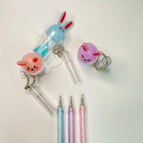 Imagem de Kit 6 canetas chaveiro copinho de coelhinho com glitter papelaria criativa escola/trabalho