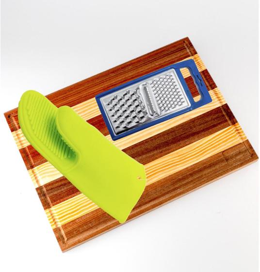 Imagem de Kit Acessórios Casa Tabua Carne 45cm + Ralador + Luvas 250C
