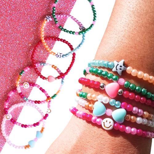 Imagem de Kit c/ pulseira infantil  com miçangas, entremeios e falsa pérolas de 4mm