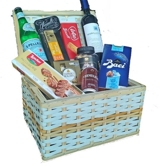 Kit Cesta Presente Ravena Com Bebidas E Guloseimas - Salgadinhos e ...