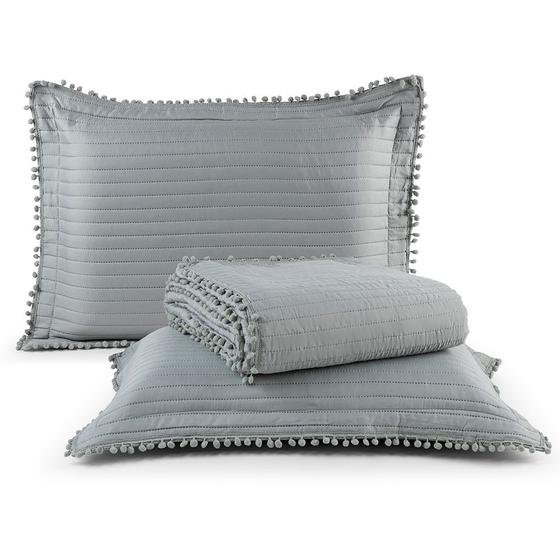 Kit Cobre Leito Colcha Casal 3 Peças Matelado PomPom 300 Fios Com Porta Travesseiro Menor preço em Kit Cobre Leito Colcha Casal 3 Peças Matelado PomPom 300 Fios Com Porta Travesseiro