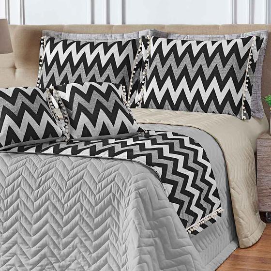 Imagem de Kit Cobre Leito Colcha Chevron Premium King 8 Peças Dupla Face Estampado Xale Pompom - Cinza