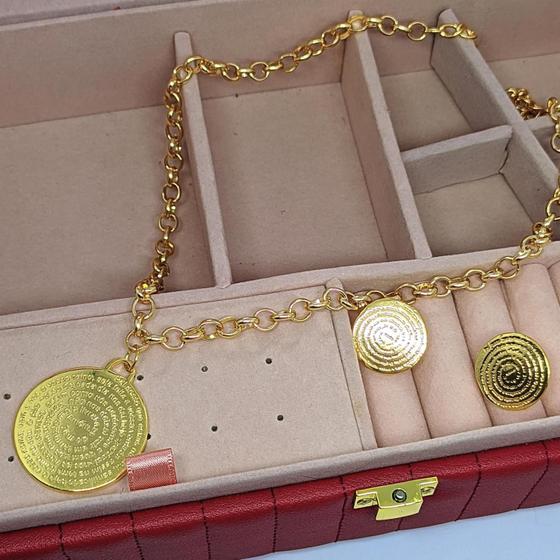 Kit Colar e Brincos Religioso Corrente Elo Português Grossa Pingente Medalha Oração Pai Nosso Folheado Ouro Dourado - LVO Imagem de Kit Colar e Brincos Religioso Corrente Elo Português Grossa Pingente Medalha Oração Pai Nosso Folheado Ouro Dourado