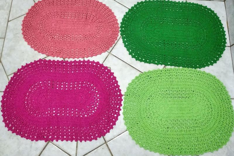 Imagem de Kit com 2 tapetes oval de crochê 37x57 cm cores conforme variação