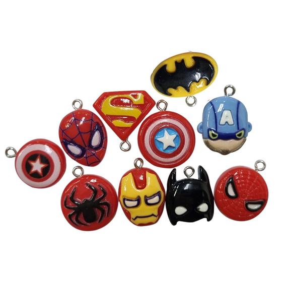Imagem de Kit com 20 Pingentes sortidos heróis Marvel e DC para montar pulseiras, colar, chaveiros, e bijus 