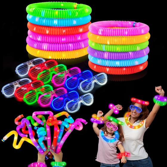 Imagem de Kit com 24 Unidades de Lembrancinhas Glow in the Dark Leetous para Festas Infantis