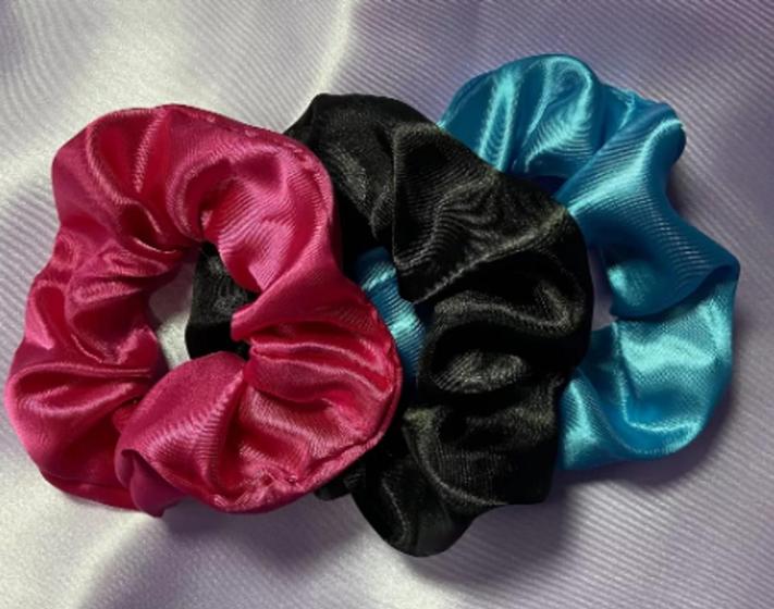 Imagem de Kit com 3 unidades de xuxinhas (scrunchies) de cetim