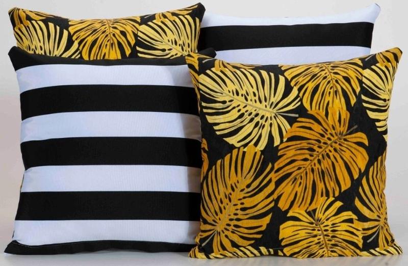 Imagem de Kit com 4 Almofadas Decorativas Estampa Preto Listrado com Amarelo