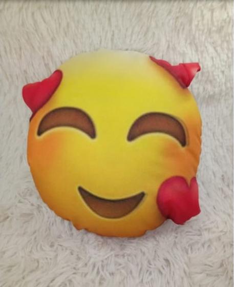 Imagem de kit com 5 mini almofada de emojis variadas para decoração 