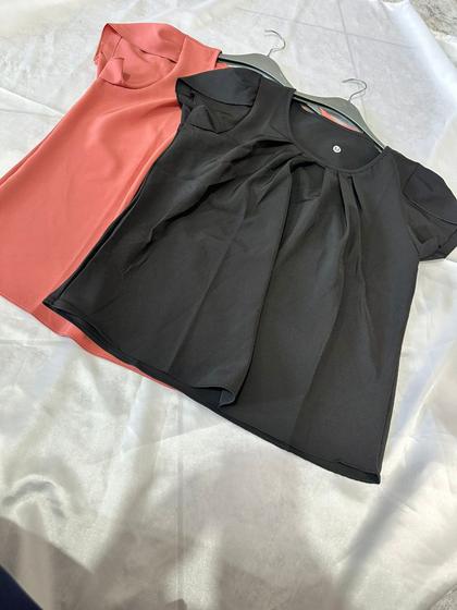 Imagem de Kit com duas blusas femininas preto e salmão M