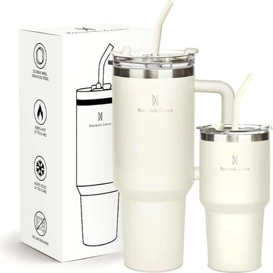 Kit Copo Stanley Térmico Romantic Crown Creme com Tampa e Canudo em Aço Inoxidável, 1200L + 600 ML