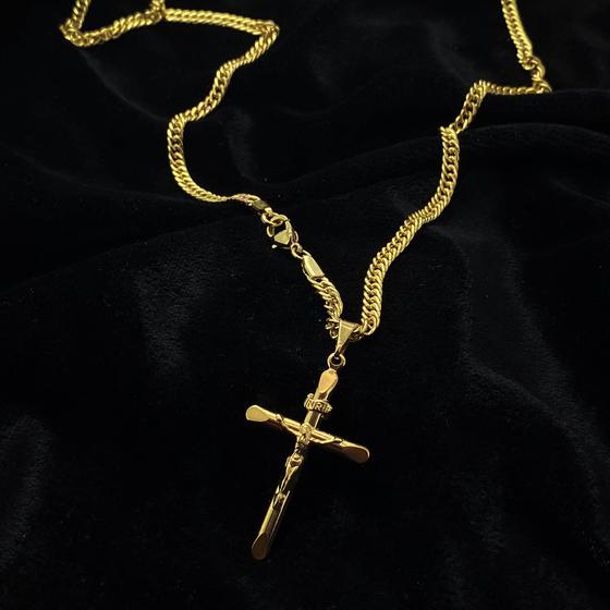 Imagem de KIT Corrente Grumet Dupla 3mm de 60cm com Pingente Cruz Estampada Com Cristo Banhados A Ouro 18K