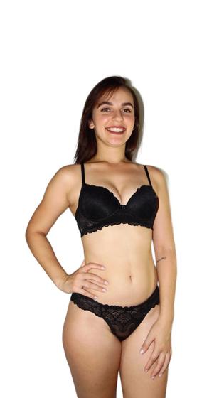 Imagem de kit de conjunto de sutiã e calcinha com 3 lingeries com renda marca calcinhas.com tamanho g