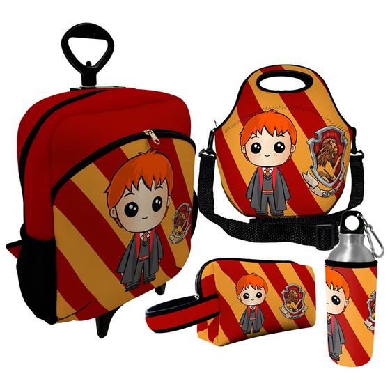 Imagem de Kit Escolar Infantil Mochila de Rodinha + Lancheira Térmica + Necessaire Plus + Squeeze de Alumínio  ISOPRENE  Menino Ruivo Bruxo