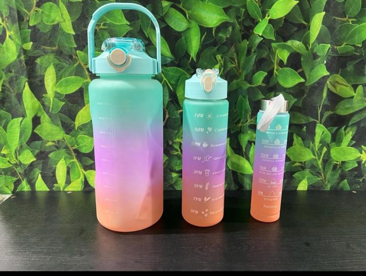 Imagem de Kit garrafa de água  squeeze  2000ml com adesivos e 900 ml com adesivos e 200 ml