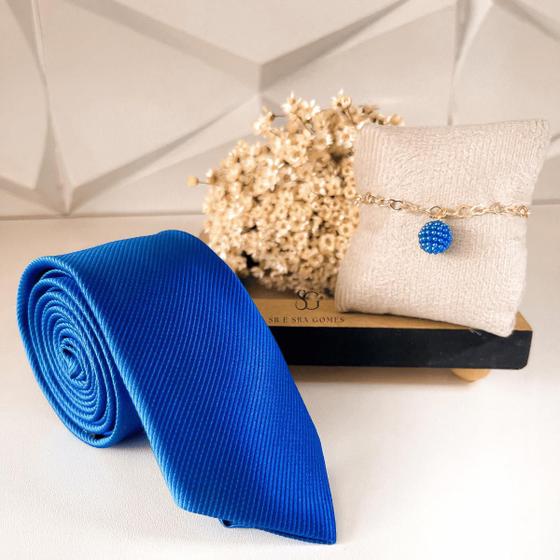 Imagem de Kit gravata mais pulseira para padrinhos de casamento azul royal gravata tecido trabalhado e pulseira madrinha folhada
