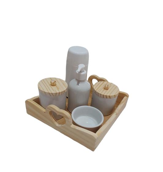 Imagem de Kit Higiene Bebê Porcelana Branca 6 peças bandeja coração