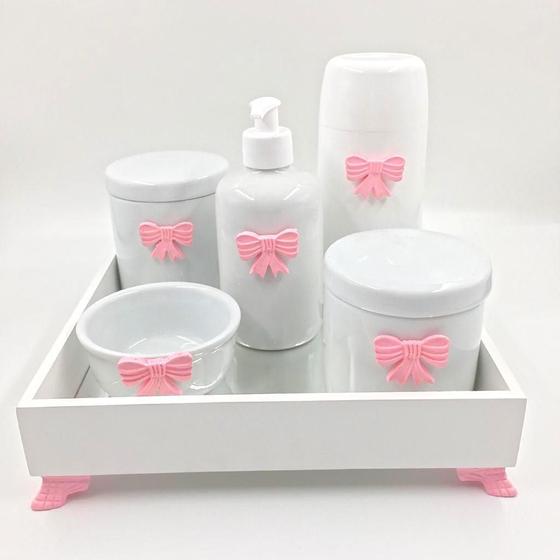 Imagem de Kit Higiene Bebê Porcelana Lacinho Rosa Bandeja Mdf Garrafa 6pçs